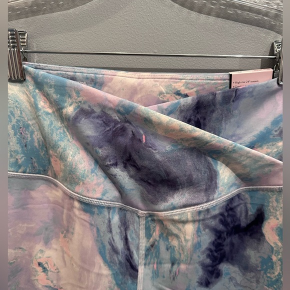 Victoria’s Secret High Waist Capri Leggings - Picture 2 of 6
